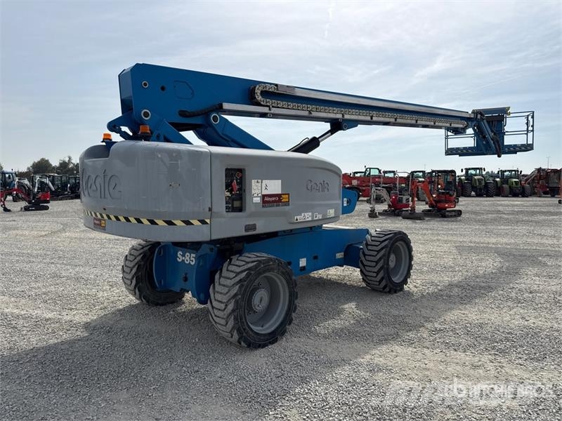 Genie S85 Telescopic Boom Lift Nacelles télescopiques
