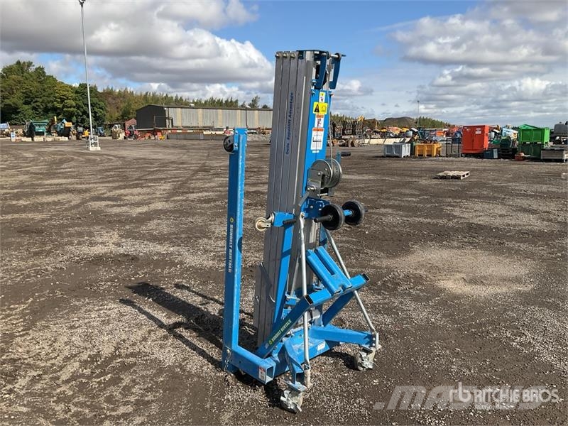 Genie SLA-20 Material Hoist المصاعد والرافعات المادية