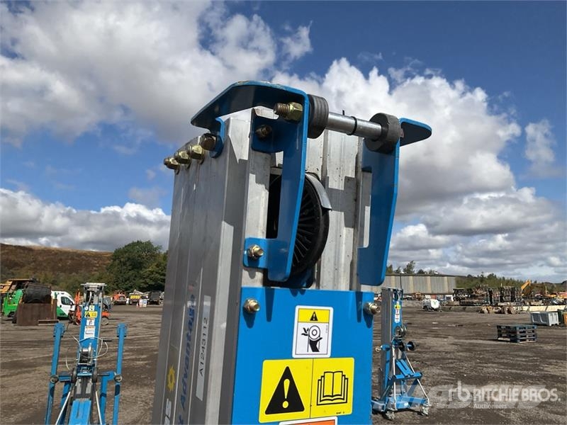 Genie SLA 20 Material Hoist المصاعد والرافعات المادية