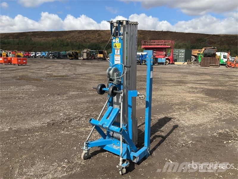 Genie SLA-25 Material Hoist المصاعد والرافعات المادية