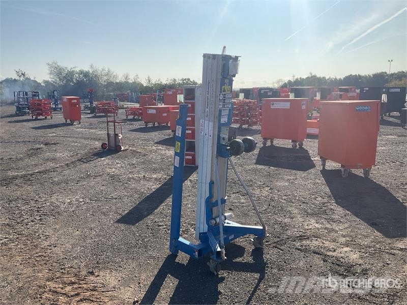 Genie SLA-25 Material Hoist المصاعد والرافعات المادية