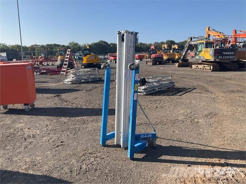 Genie SLA-25 Material Hoist المصاعد والرافعات المادية