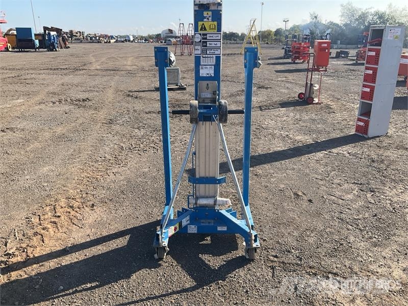 Genie SLA-25 Material Hoist المصاعد والرافعات المادية