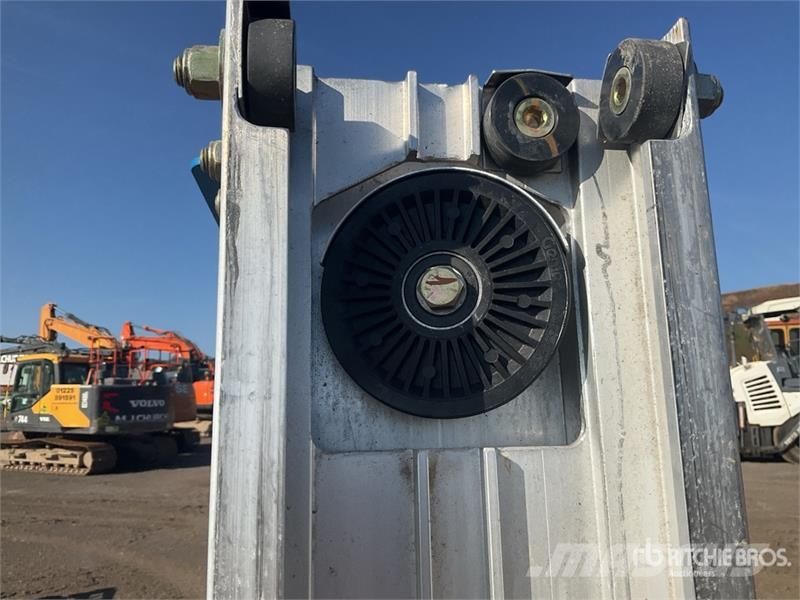 Genie SLA-25 Material Hoist المصاعد والرافعات المادية