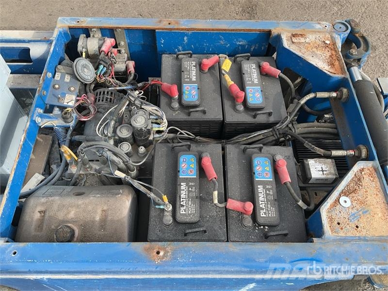 Genie Vertical Mast Lift رافعات السارية الرأسية