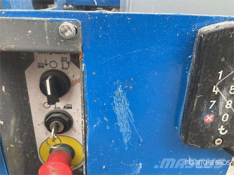 Genie Vertical Mast Lift رافعات السارية الرأسية