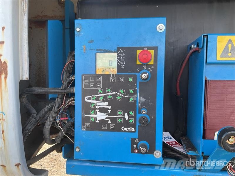 Genie Z-135 4WD Diesel Articulating Boom Lift Zglobne podizne platforme
