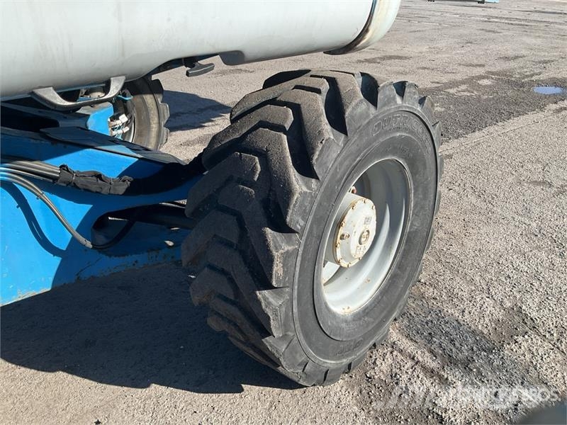 Genie Z-135 4WD Diesel Articulating Boom Lift Zglobne podizne platforme