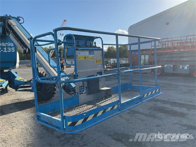 Genie Z-135 4WD Diesel Articulating Boom Lift Zglobne podizne platforme