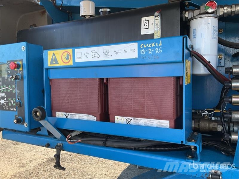 Genie Z-135 4WD Diesel Articulating Boom Lift Zglobne podizne platforme