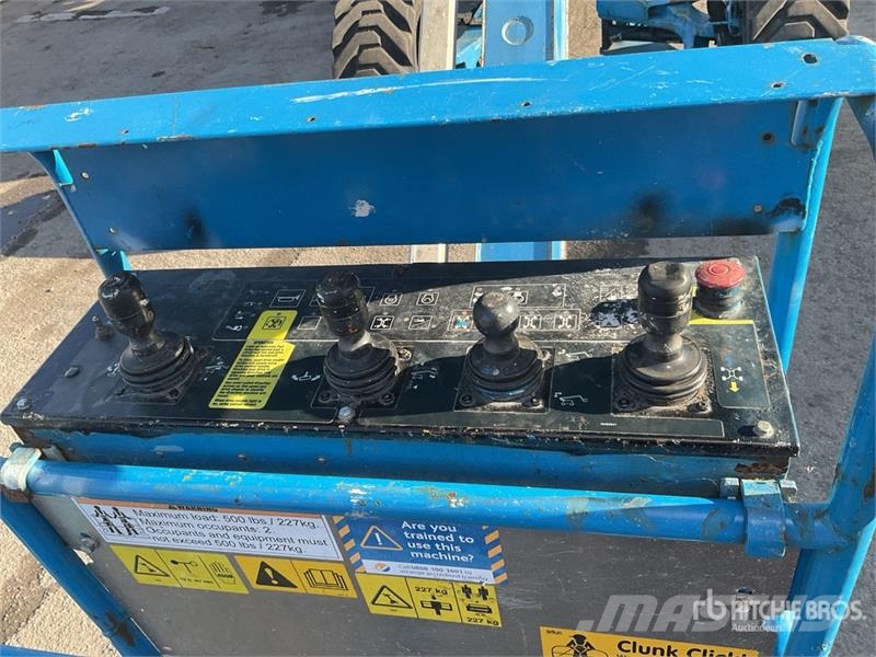 Genie Z-135 4WD Diesel Articulating Boom Lift Zglobne podizne platforme