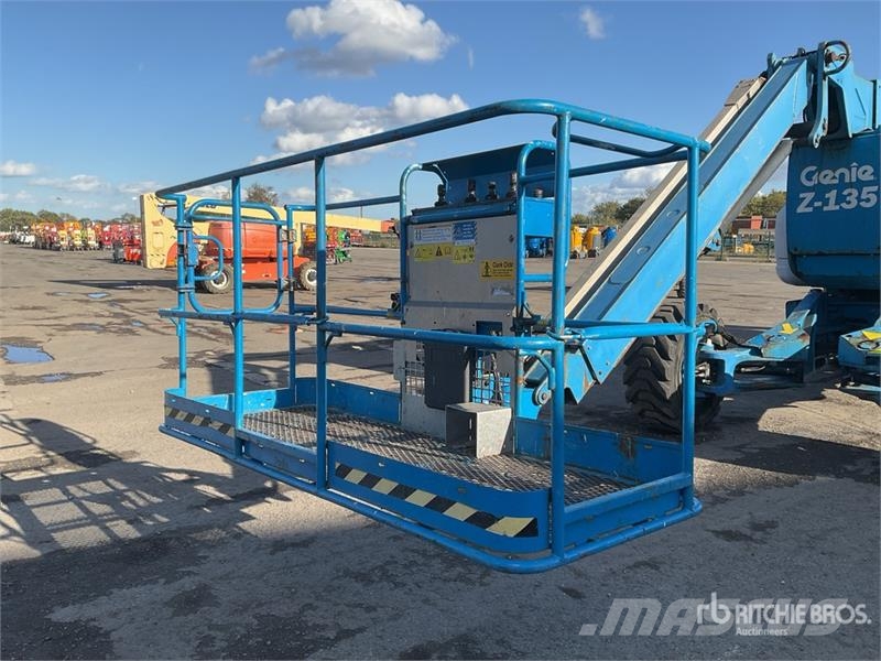 Genie Z-135 4WD Diesel Articulating Boom Lift Zglobne podizne platforme