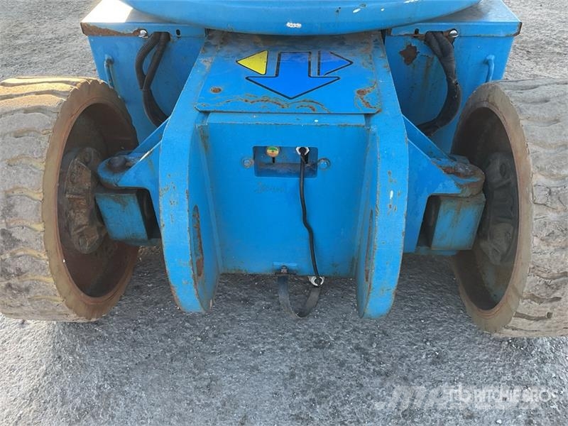 Genie Z-30/20N RJ Vertikalūs stiebiniai keltuvai