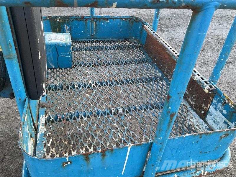 Genie Z-30/20N RJ Vertikalūs stiebiniai keltuvai