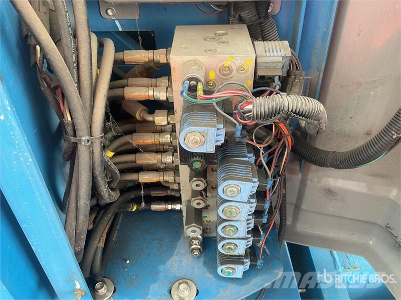 Genie Z-30/20N RJ 관절형 전동이동 리프트