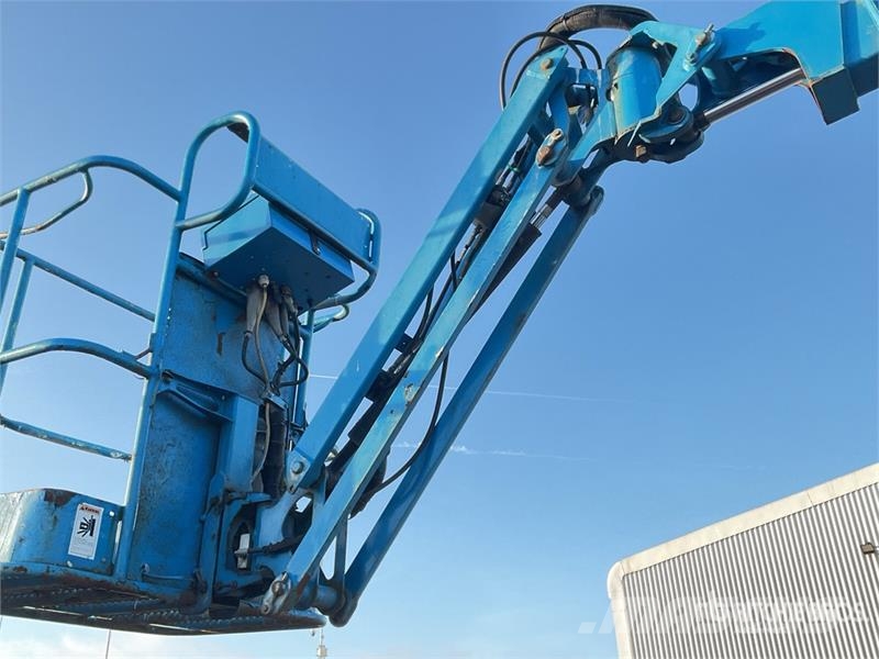 Genie Z-30/20N RJ Vertikalūs stiebiniai keltuvai