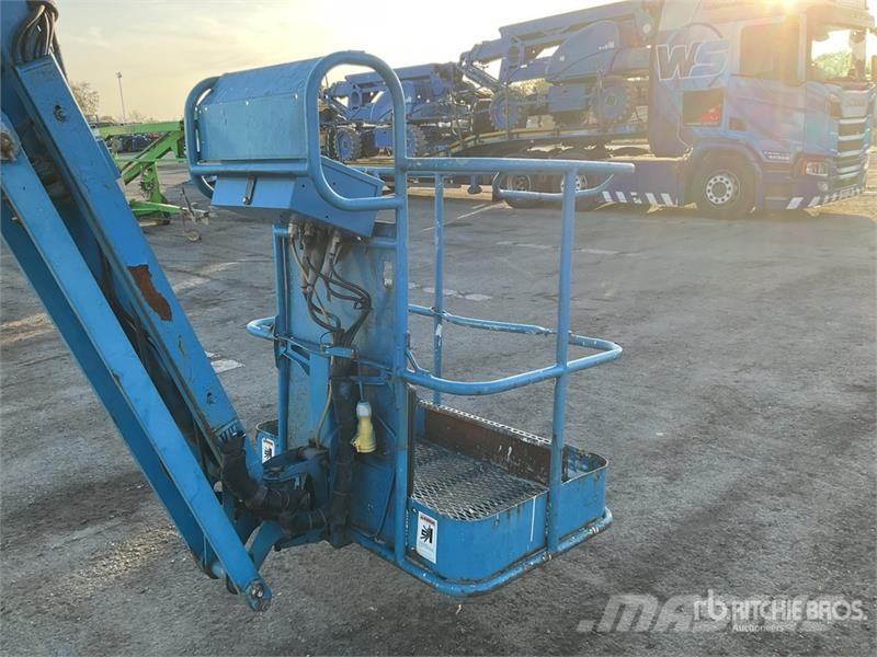 Genie Z-30/20N RJ Vertikalūs stiebiniai keltuvai