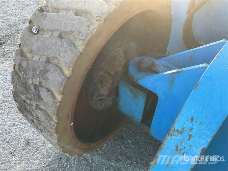 Genie Z-30/20N RJ Vertikalūs stiebiniai keltuvai