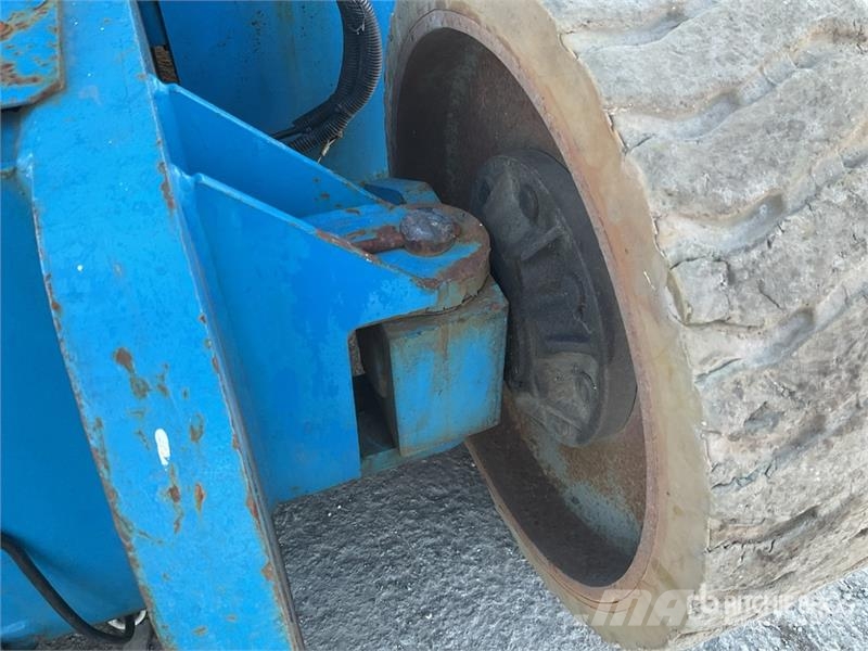Genie Z-30/20N RJ Vertikalūs stiebiniai keltuvai