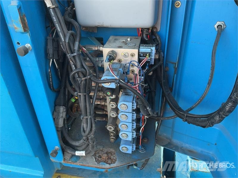 Genie Z-30/20N RJ Vertikalūs stiebiniai keltuvai