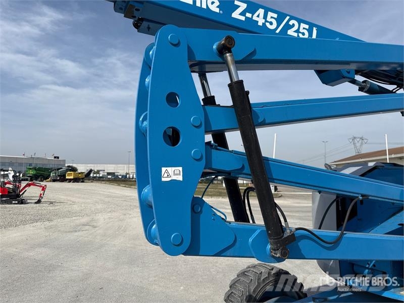Genie Z-45/25 Bomlifte med knækarm
