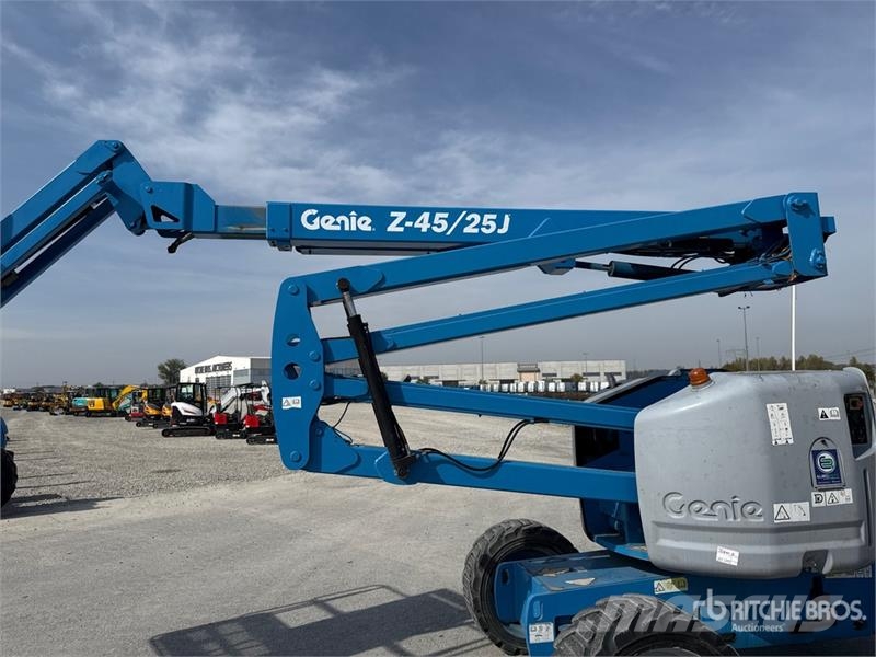 Genie Z-45/25 Bomlifte med knækarm