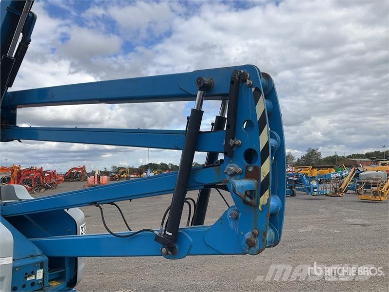 Genie Z-45/25J 2WD Hybrid Articulating Boom Lift Leddede bomlifter