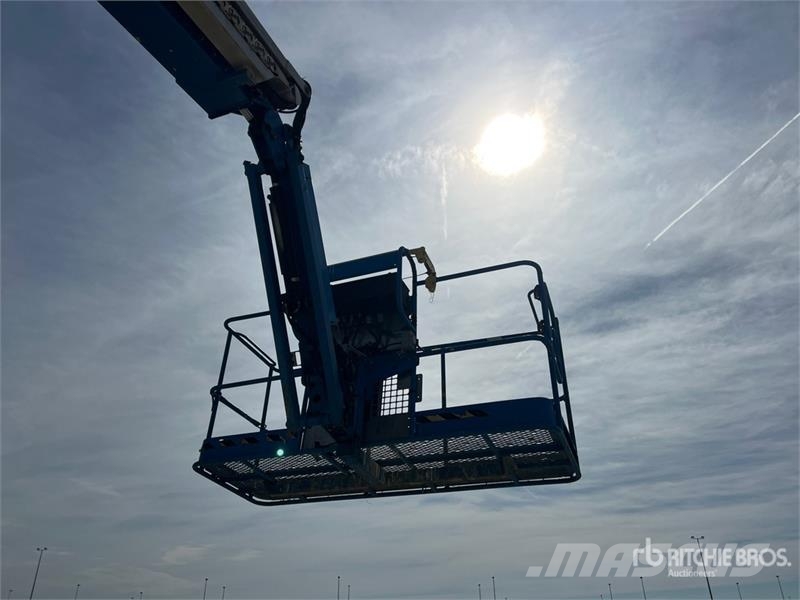 Genie Z-62/40 Articulating Boom Lift ブームリフト 屈伸型