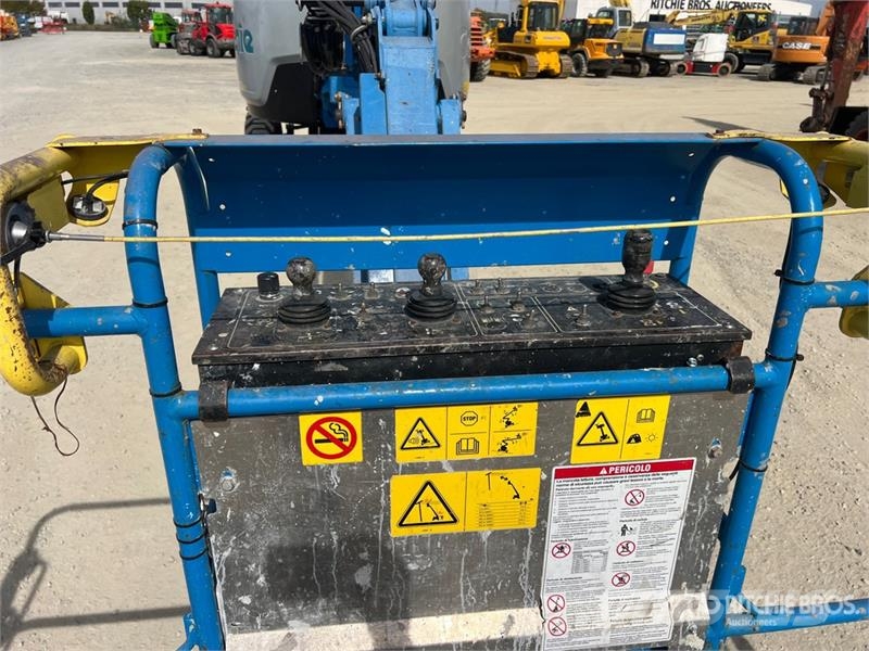 Genie Z-62/40 Articulating Boom Lift ブームリフト 屈伸型