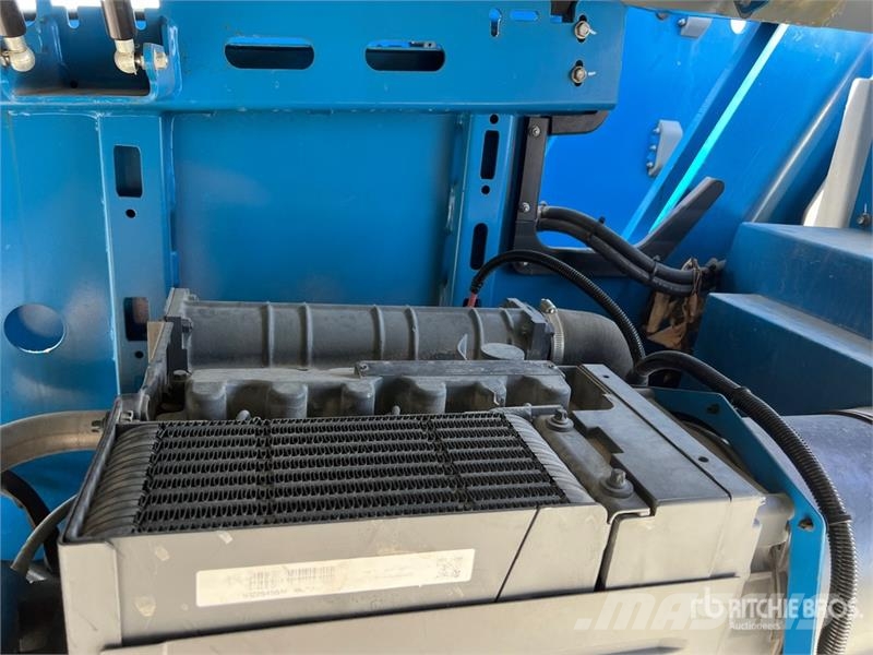 Genie Z-62/40 Articulating Boom Lift ブームリフト 屈伸型