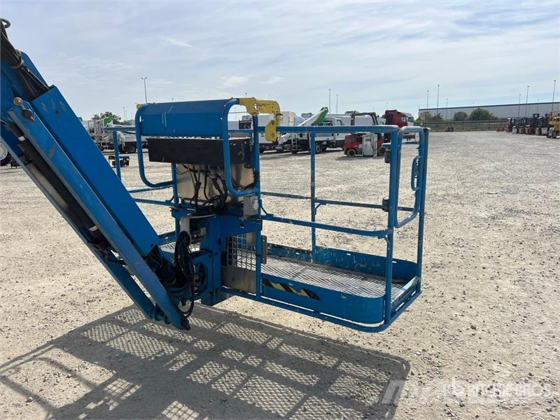 Genie Z-62/40 Articulating Boom Lift ブームリフト 屈伸型