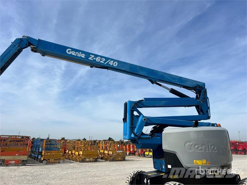 Genie Z-62/40 Articulating Boom Lift ブームリフト 屈伸型