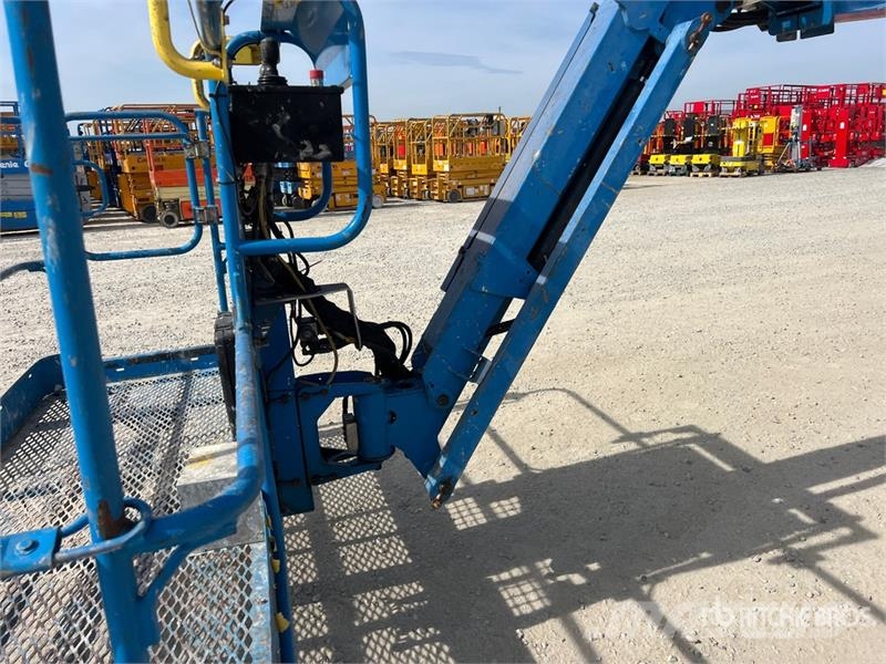 Genie Z-62/40 Articulating Boom Lift ブームリフト 屈伸型