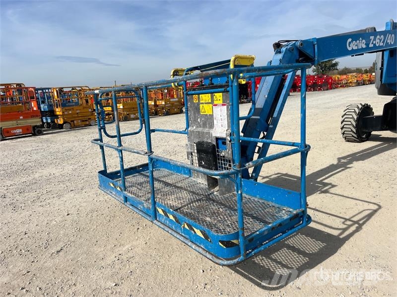 Genie Z-62/40 Articulating Boom Lift ブームリフト 屈伸型