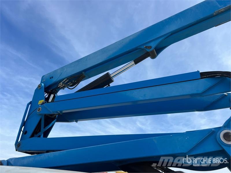 Genie Z-62/40 Articulating Boom Lift ブームリフト 屈伸型