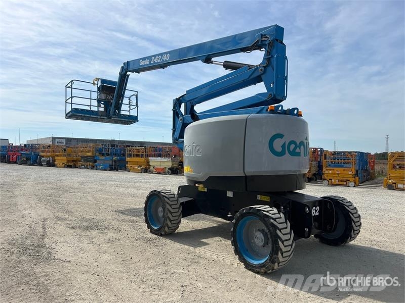 Genie Z-62/40 Articulating Boom Lift ブームリフト 屈伸型