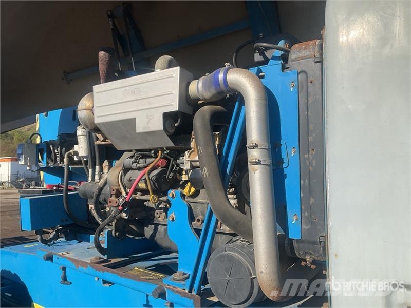 Genie Z-80/60 4WD Diesel Articulating Boom Lift Articulated boom lifts