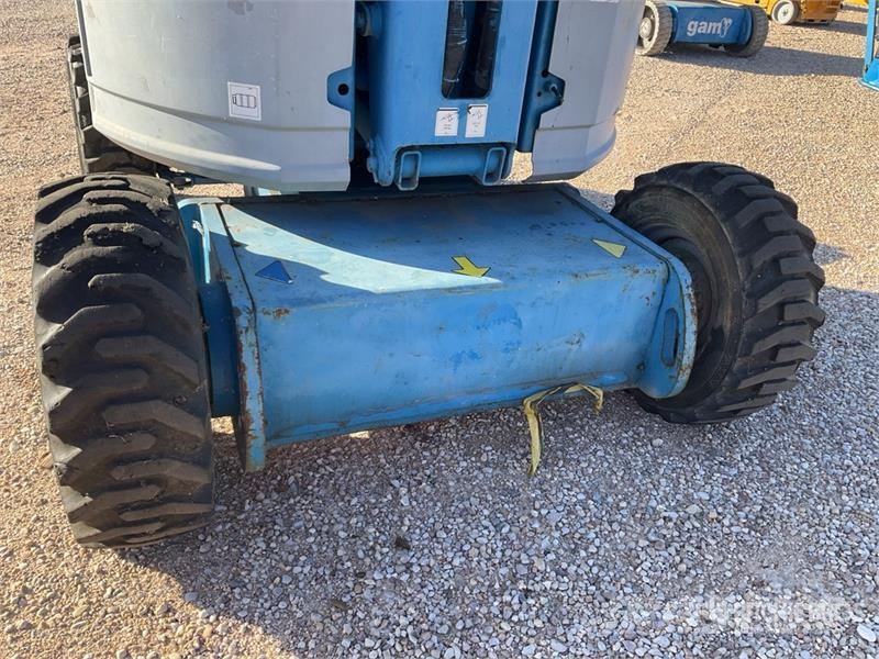 Genie Z34/22 4WD Diesel Articulating Boom Lift Articulated boom lifts