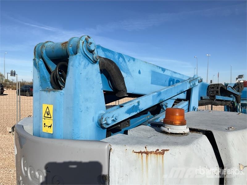 Genie Z34/22 4WD Diesel Articulating Boom Lift Articulated boom lifts