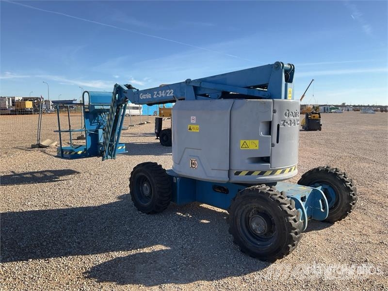 Genie Z34/22 4WD Diesel Articulating Boom Lift Articulated boom lifts