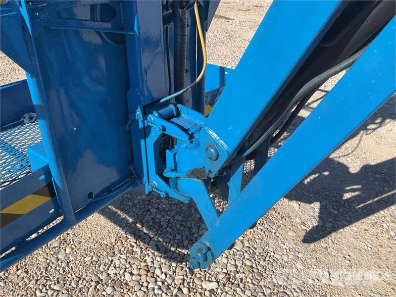 Genie Z34/22 4WD Diesel Articulating Boom Lift Articulated boom lifts