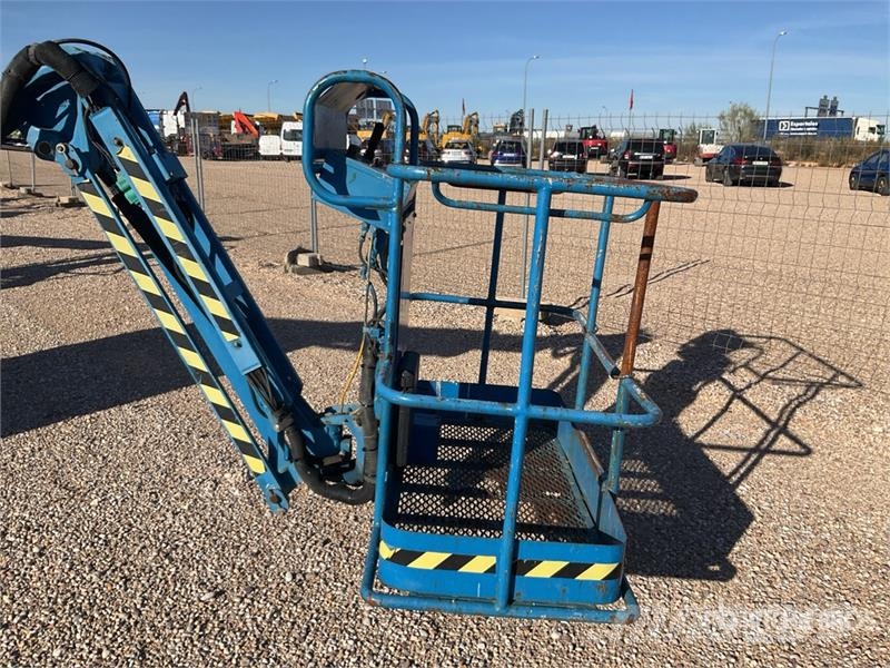 Genie Z34/22 4WD Diesel Articulating Boom Lift Articulated boom lifts