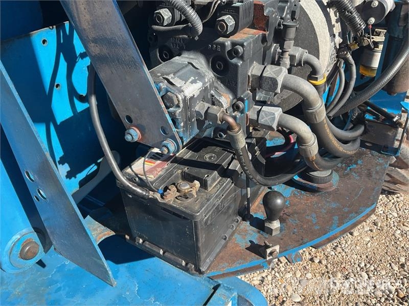 Genie Z34/22 4WD Diesel Articulating Boom Lift Articulated boom lifts