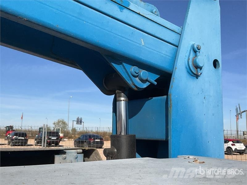 Genie Z34/22 4WD Diesel Articulating Boom Lift Articulated boom lifts