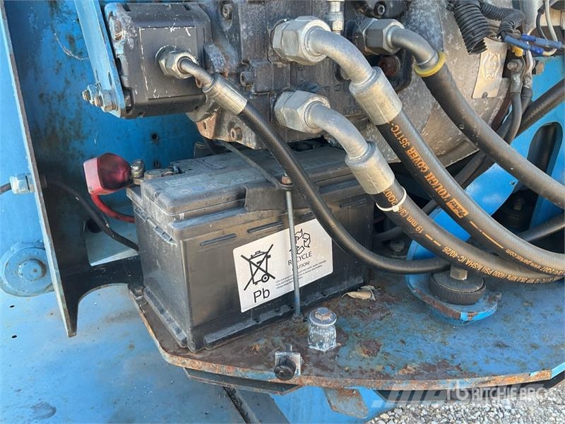 Genie Z34/22 4WD Diesel Articulating Boom Lift Articulated boom lifts