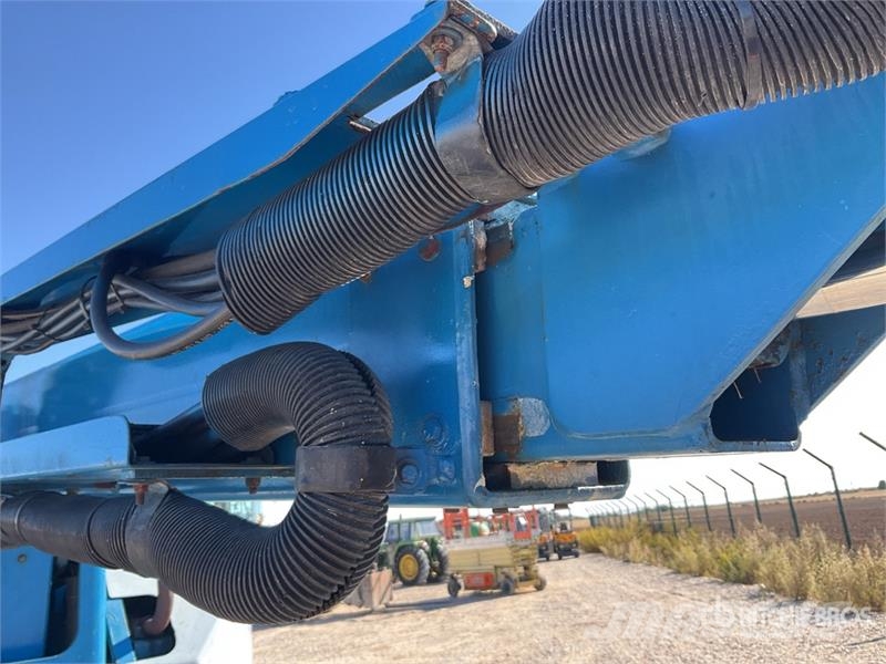 Genie Z34/22 4WD Diesel Articulating Boom Lift Articulated boom lifts