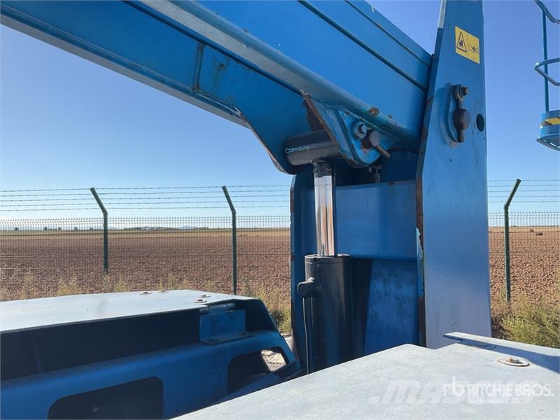 Genie Z34/22 4WD Diesel Articulating Boom Lift Articulated boom lifts