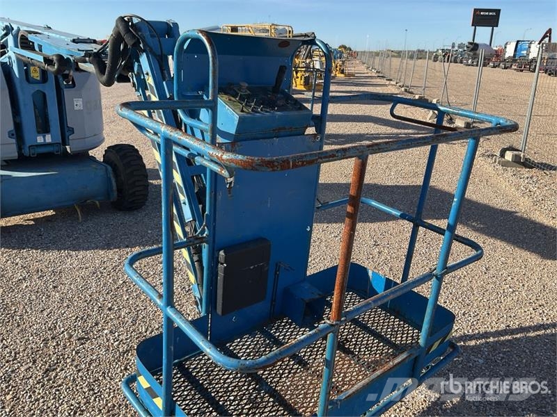 Genie Z34/22 4WD Diesel Articulating Boom Lift Articulated boom lifts