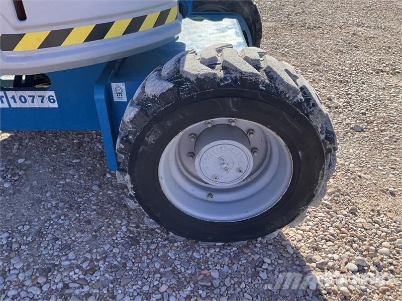 Genie Z34/22 4WD Diesel Articulating Boom Lift Articulated boom lifts