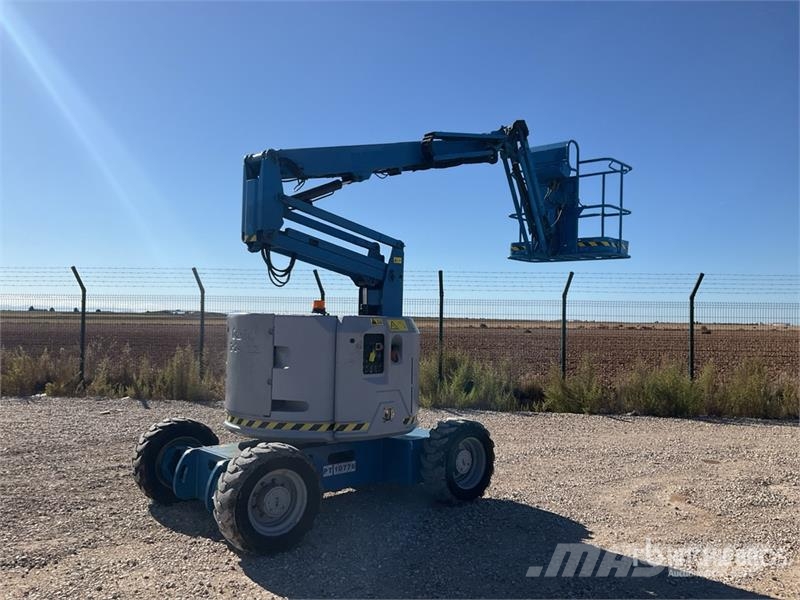 Genie Z34/22 4WD Diesel Articulating Boom Lift Articulated boom lifts